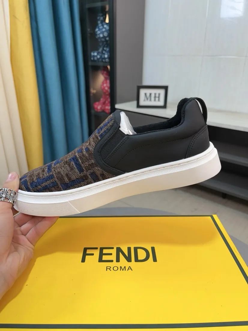 Men's shoes 💰400🌸🌸【FENDI】(velvet lining and leather lining are preferred when ordering) F's new product is on the market, imported concave and convex surface waterproof cloth, classic rhombus pattern F's craftsmanship, high-end and classy, ​​comfortable on the feet, versatile to wear, full of three-dimensional sense, 3 colors available, size: 38-44 (37.45, can be customized, cannot be returned)